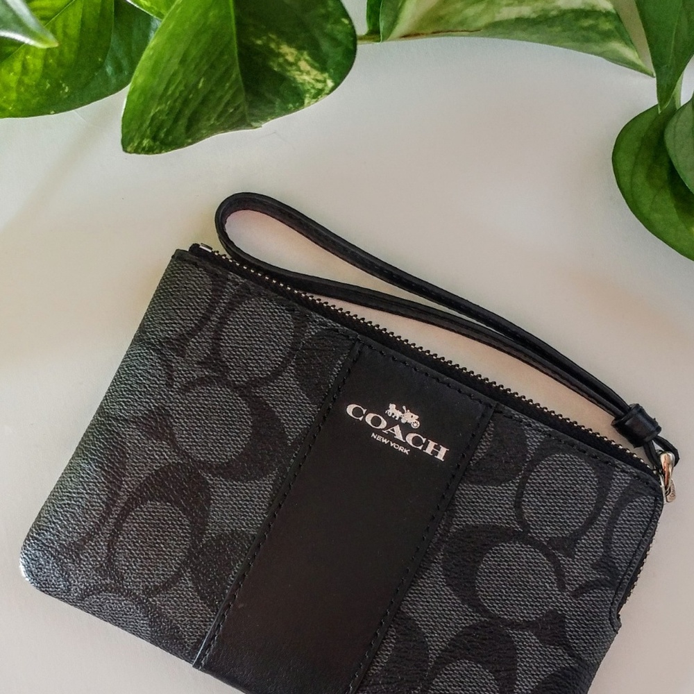 New Coach Wristlet Clutch Black